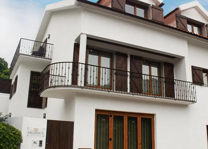 Helena'S Family House